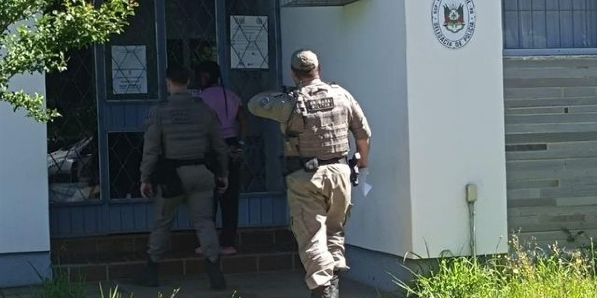 Mulher é presa 24 horas após ter sido colocada em liberdade