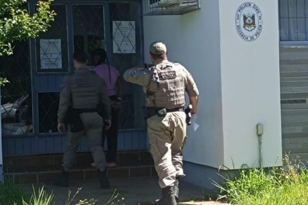 Mulher é presa 24 horas após ter sido colocada em liberdade