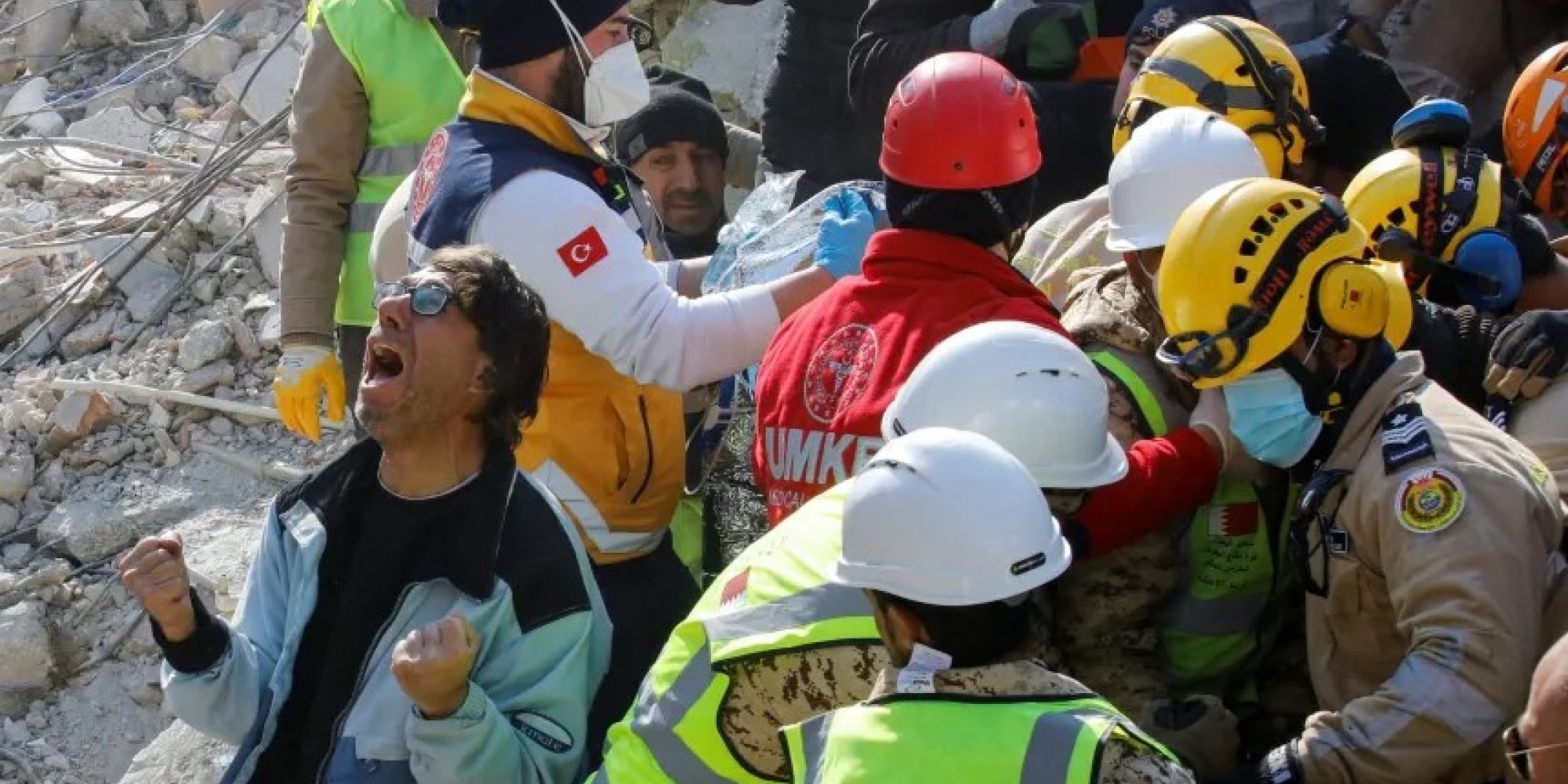 Equipes ainda buscam sobreviventes do terremoto
