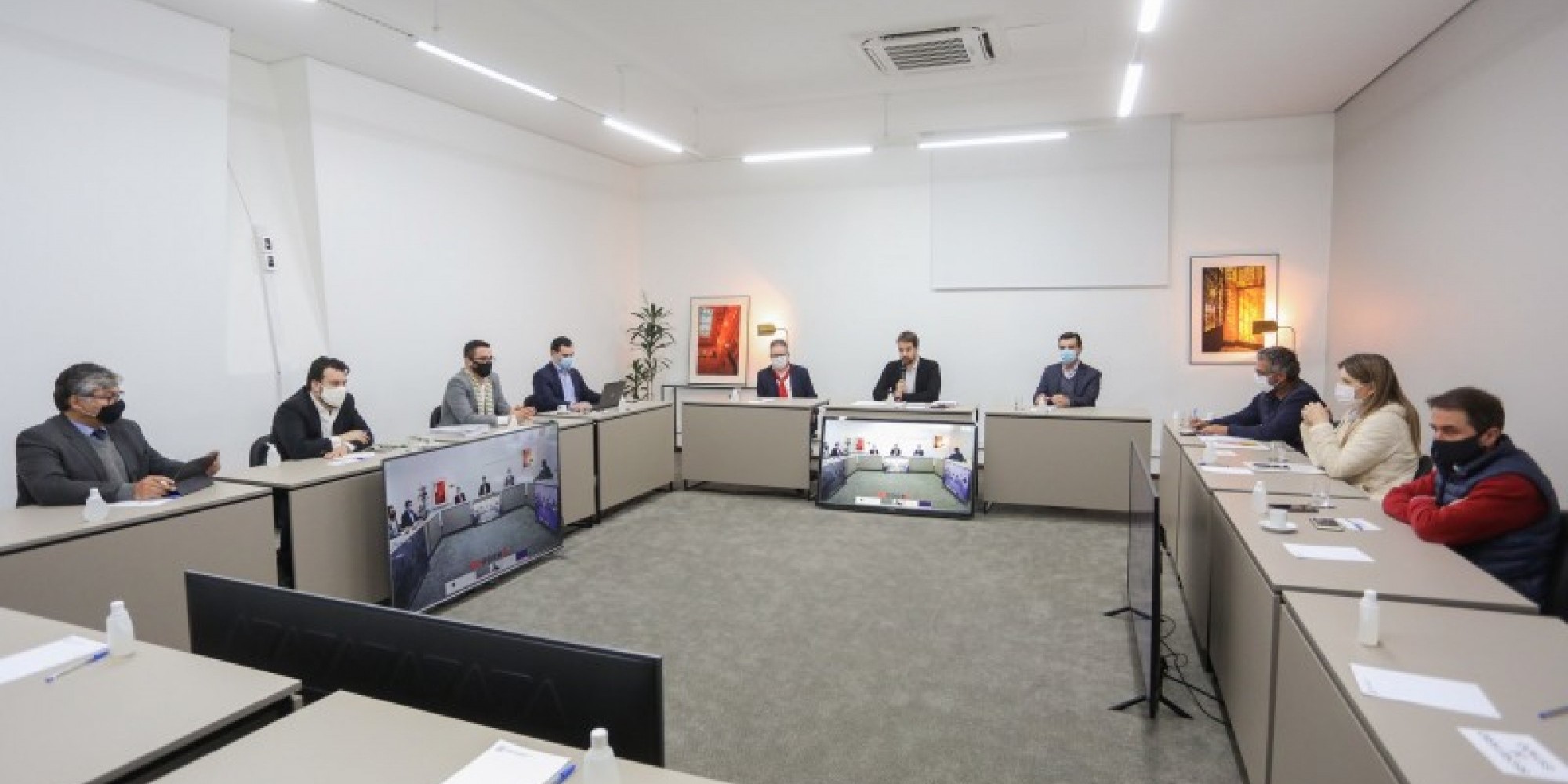 Governador Leite, vice Ranolfo e secretários participaram de reunião com deputados da base aliada Governador Leite, vice Ranolfo e secretários participaram de reunião com deputados da base aliada