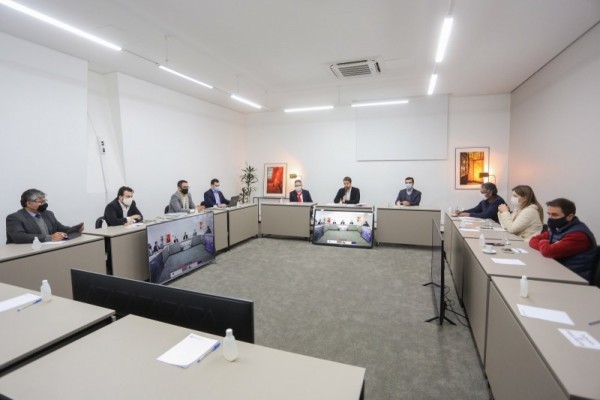  Governador Leite, vice Ranolfo e secretários participaram de reunião com deputados da base aliada 
