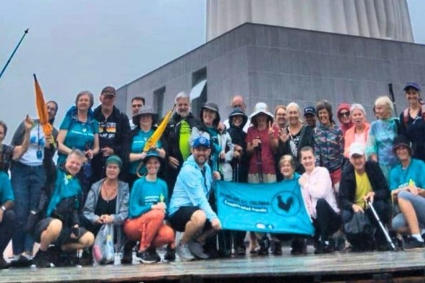 Peregrinos completam caminhada de 100 km até o Cristo Protetor