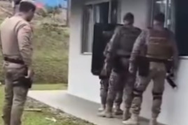 Jovem é presa após esfaquear e matar irmã de 4 anos