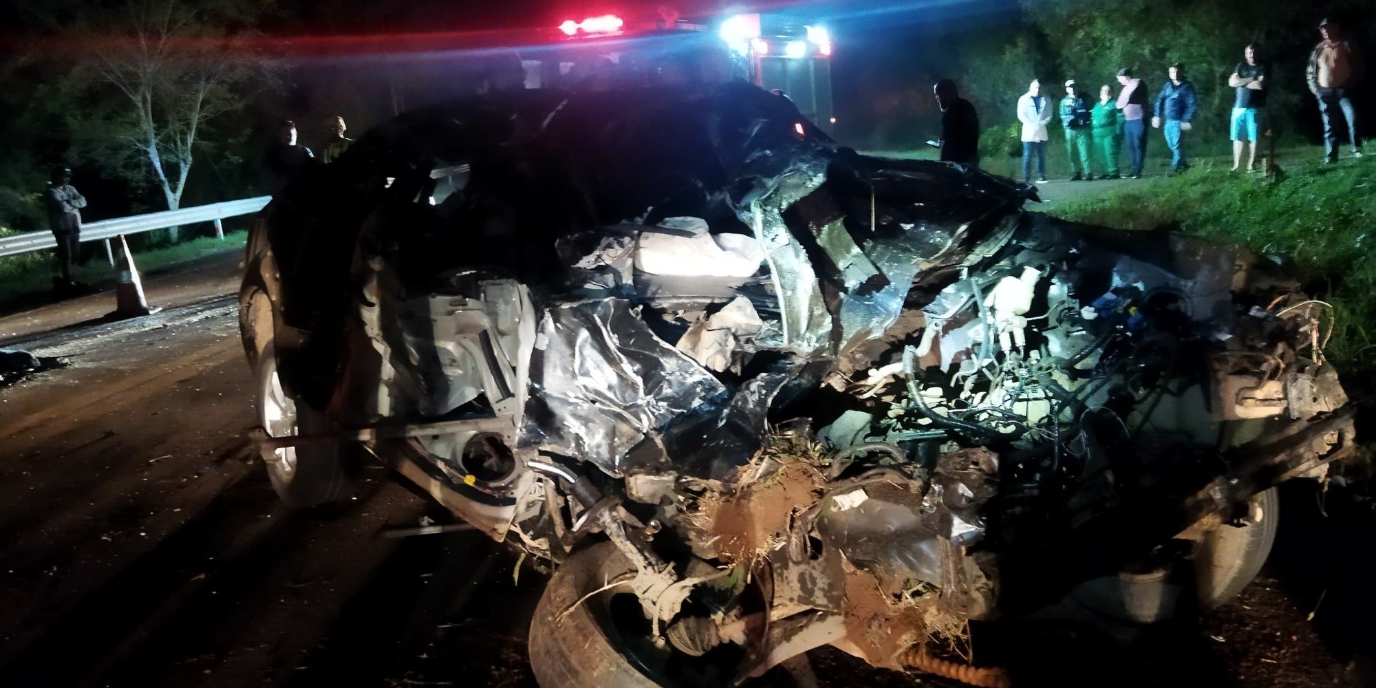 Acidente de trânsito na madrugada desta sexta-feira (14) deixa quatro mortos