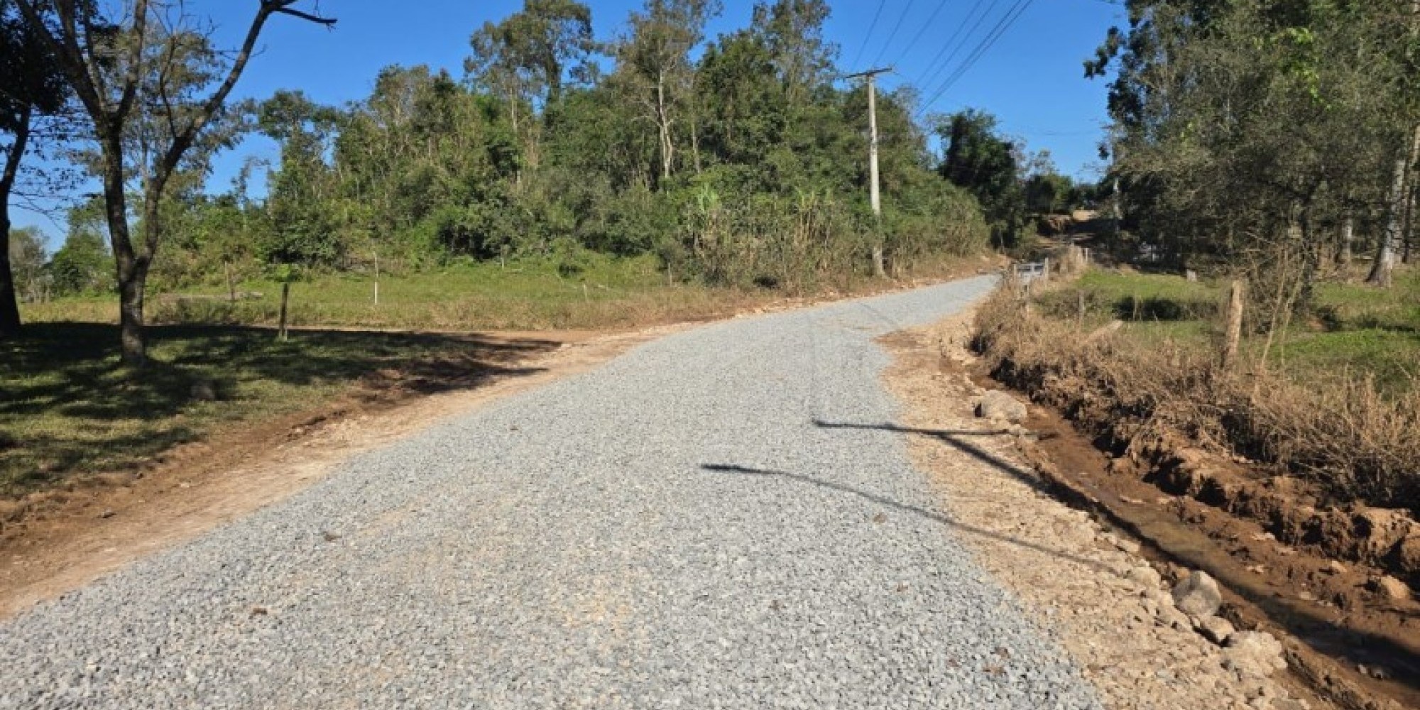 EGR vem executando a manutenção no desvio pela estrada de Linha São Luis