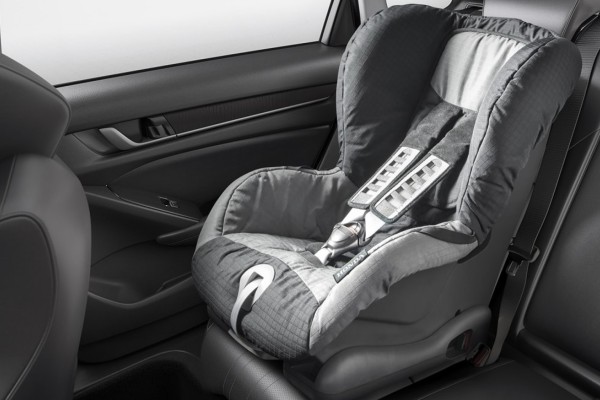 Mãe esquece bebê de um ano dentro do carro e criança morre