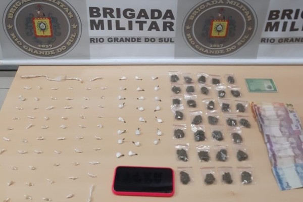 BM prende mulher em Encantado com mais de 100 porções de drogas diversas