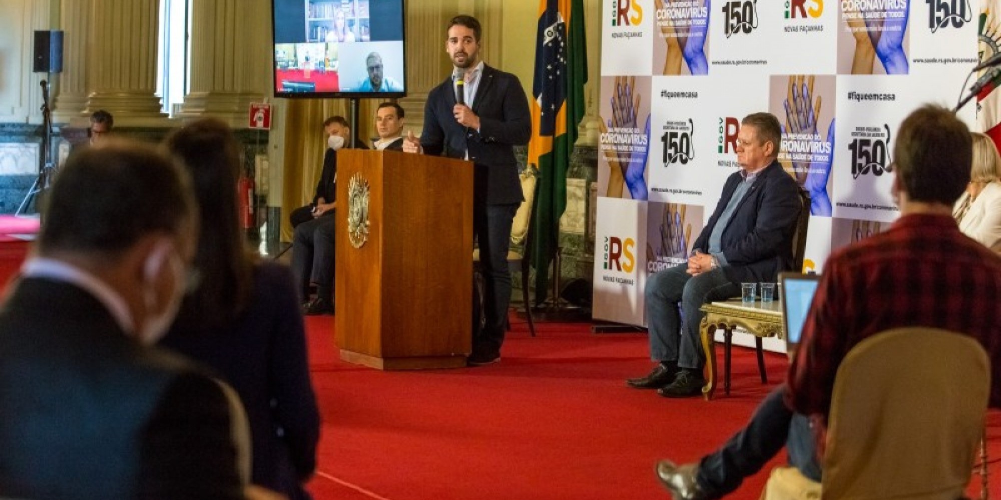 "Os resultados demonstram que as medidas de isolamento social estão sendo fundamentais em conter o ritmo do avanço", disse Leite 