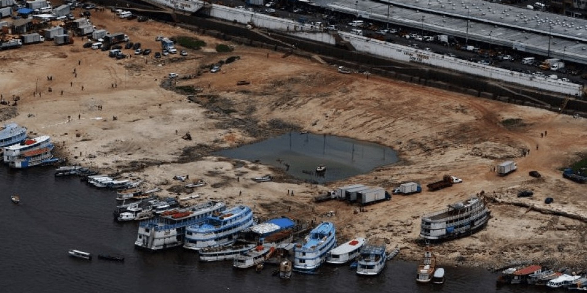 Rio Negro em Manaus, atinge o mais baixo nível da história