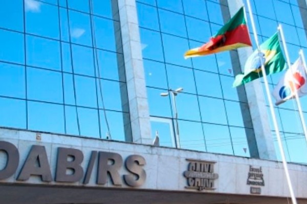 Dirigentes da OAB de Encantado recebem homenagem