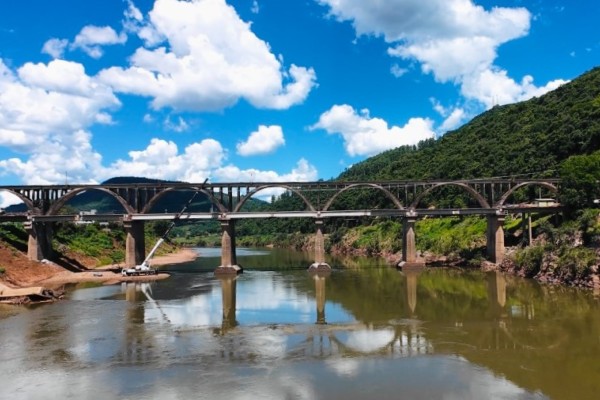 Obra de Reconstrução da Ponte Brochado da Rocha Alcança 80% da execução