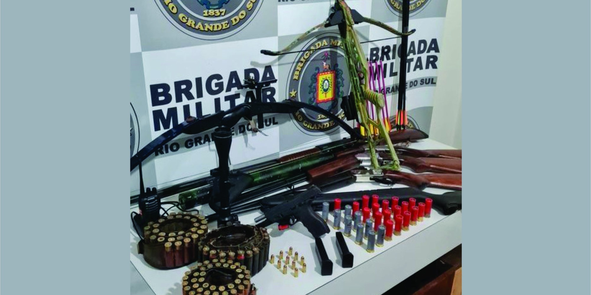 Homem é preso pela BM com grande arsenal