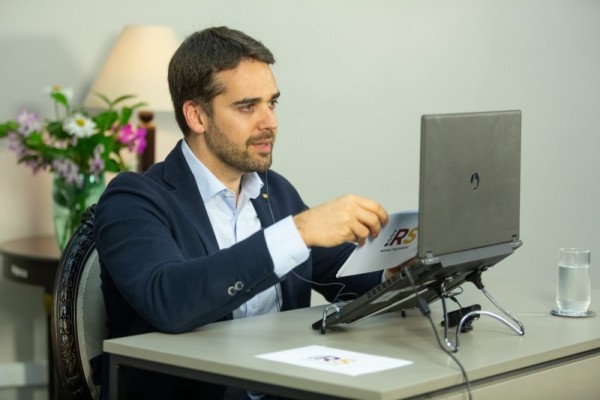  -Agora que a situação melhorou, estamos permitindo a retomada de algumas atividades-, explicou o governador
