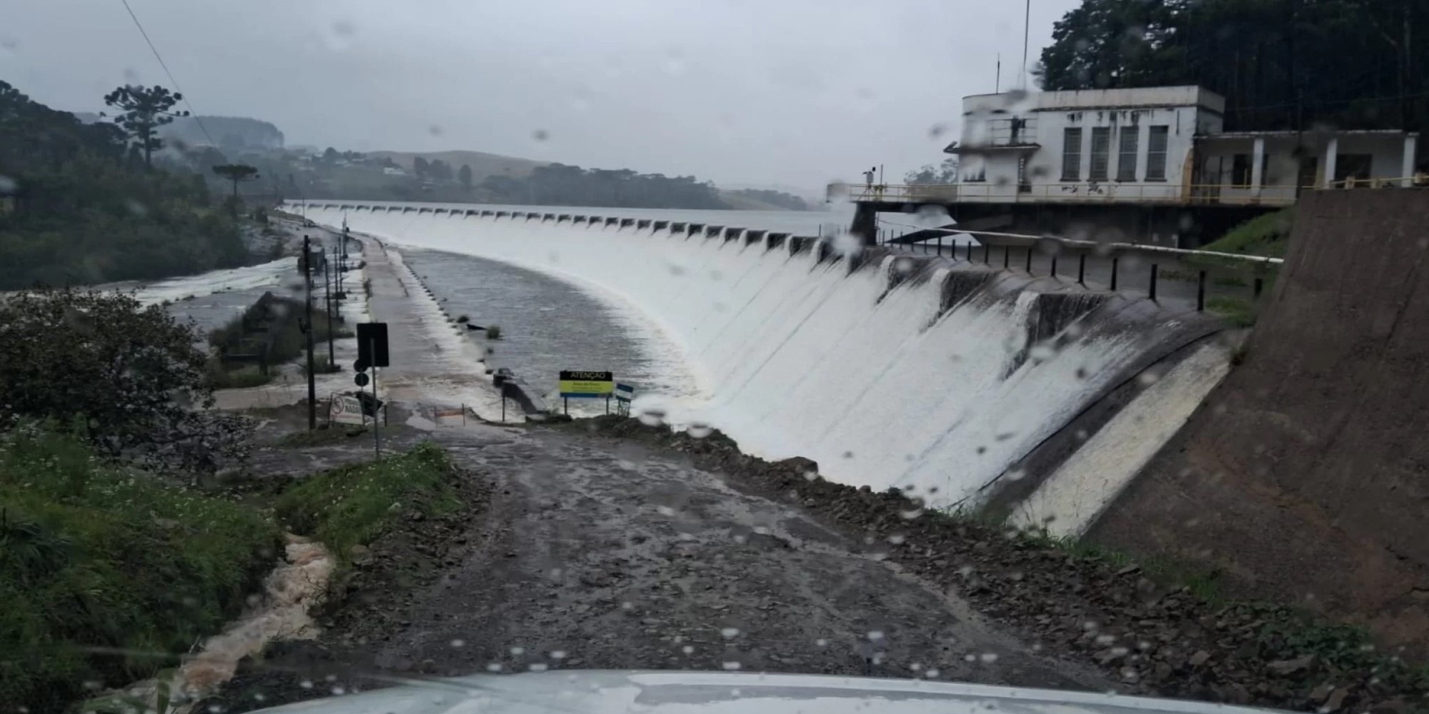Risco de deslizamento em barragem no RS coloca seis cidades em alerta