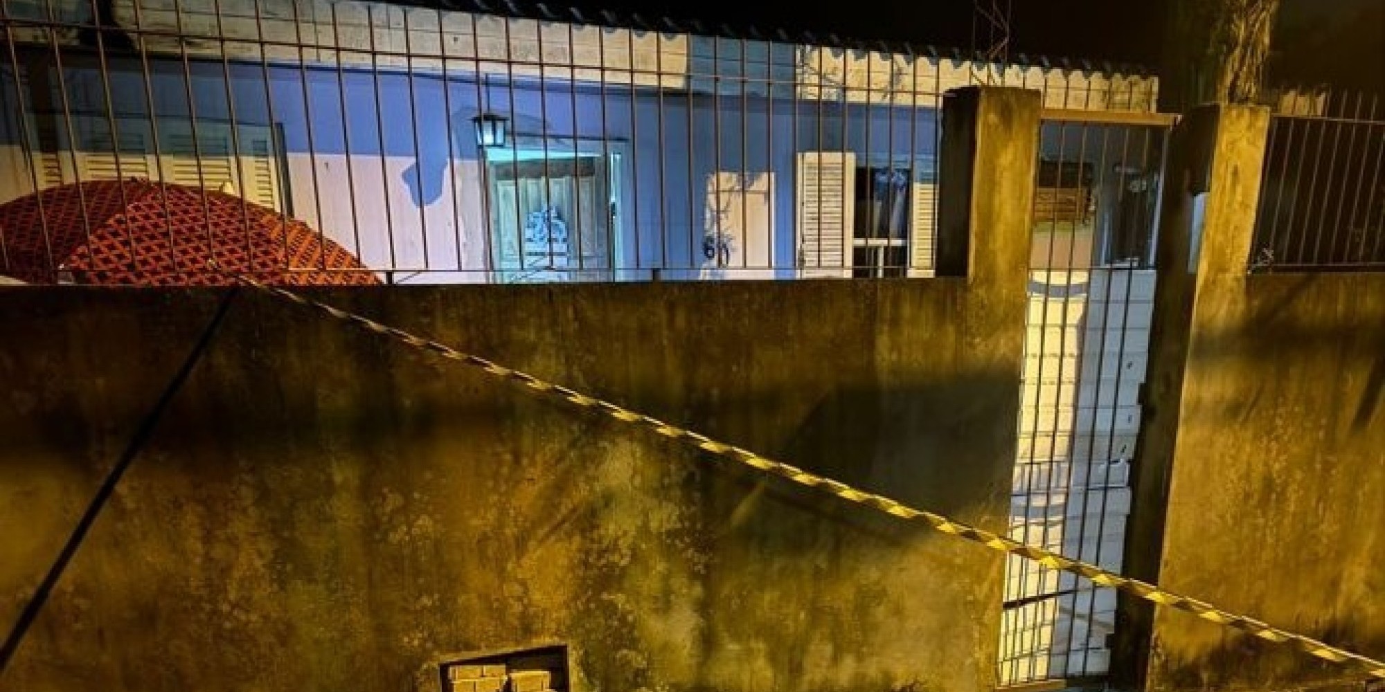 Casal é executado a tiros em frente aos quatro filhos