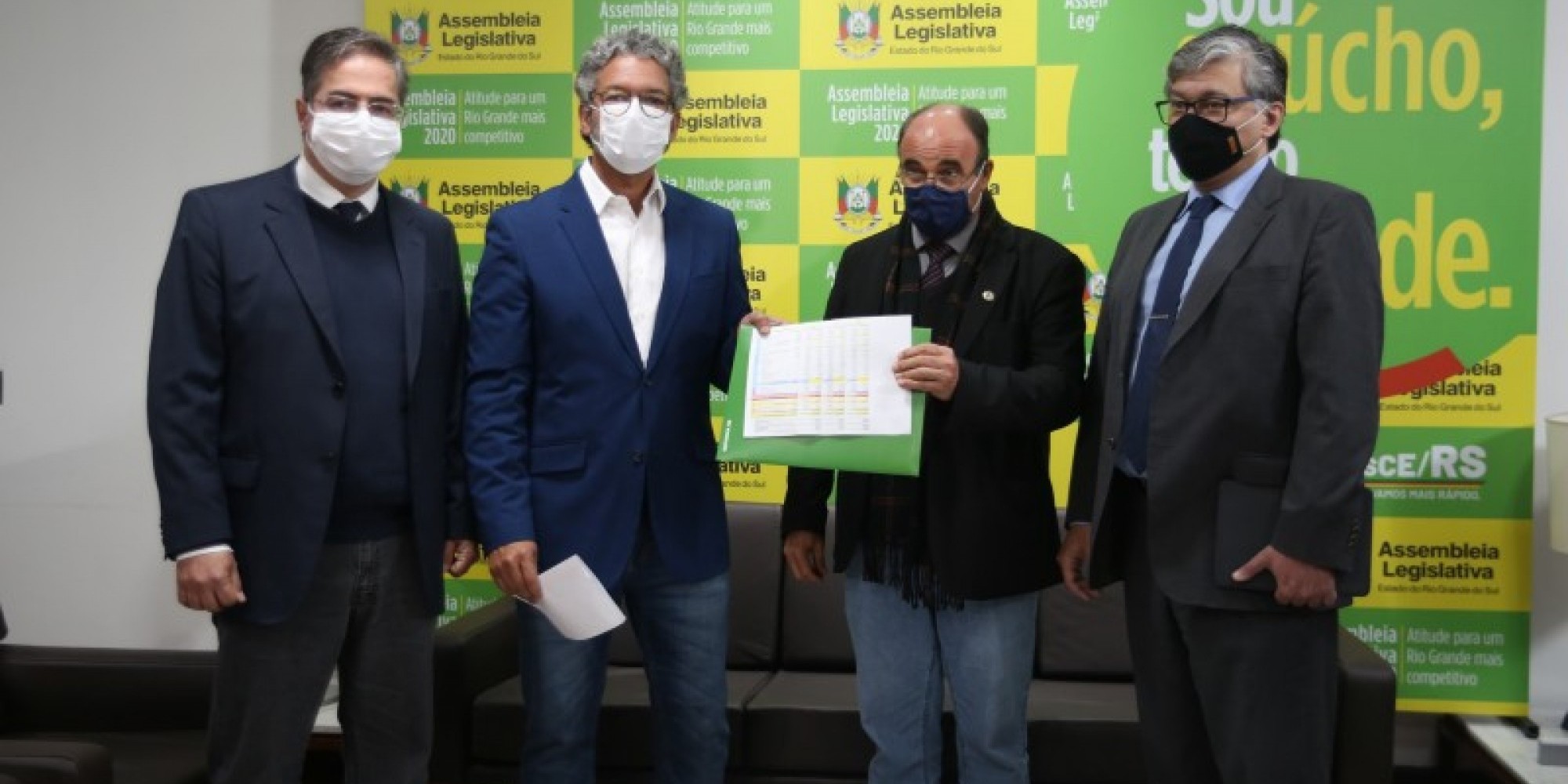 Secretário adjunto Bruno Freitas; deputados Frederico Antunes e Zé Nunes; e subsecretário da Receita Estadual, Ricardo Neves Secretário adjunto Bruno Freitas; deputados Frederico Antunes e Zé Nunes; e subsecretário da Receita Estadual, Ricardo Neves