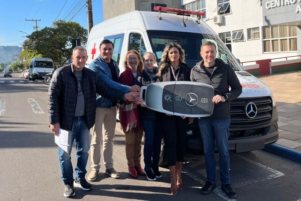 Secretaria da Saúde de Encantado recebe nova ambulância