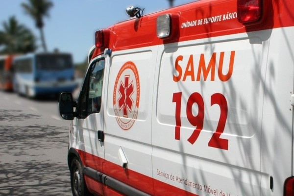 Homem desfere golpe de faca na cabeça do enteado