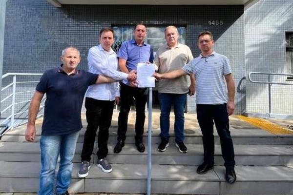 Vereadores de Encantado protestam contra a assinatura de contrato com a Corsan/AEGEA