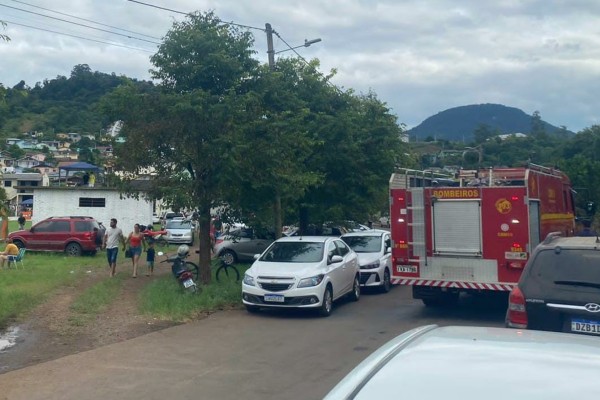 Atleta sofre descarga elétrica em campo de futebol em Roca Sales