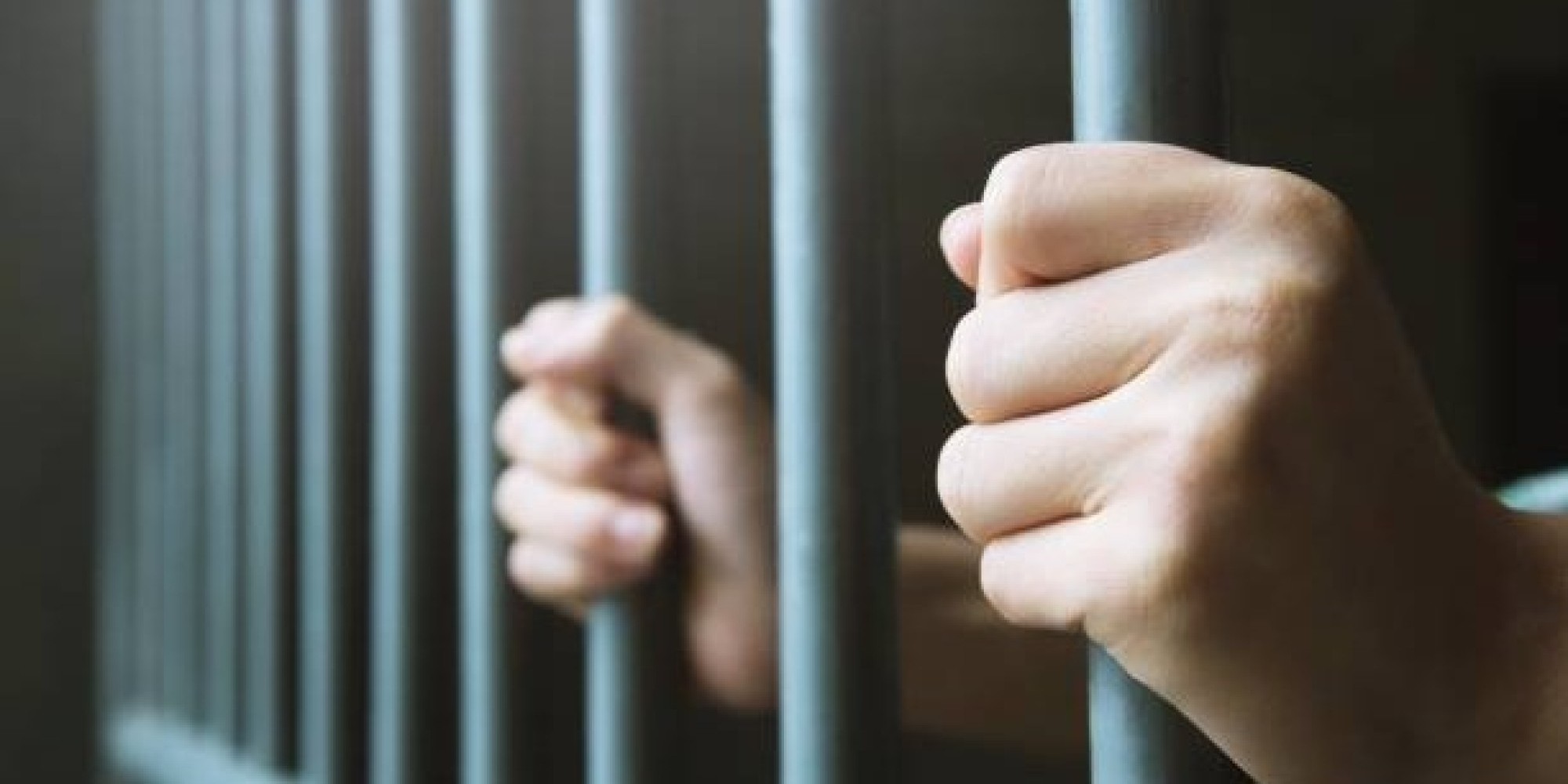 Traficante é preso com drogas, dinheiro e pistola 9 mm