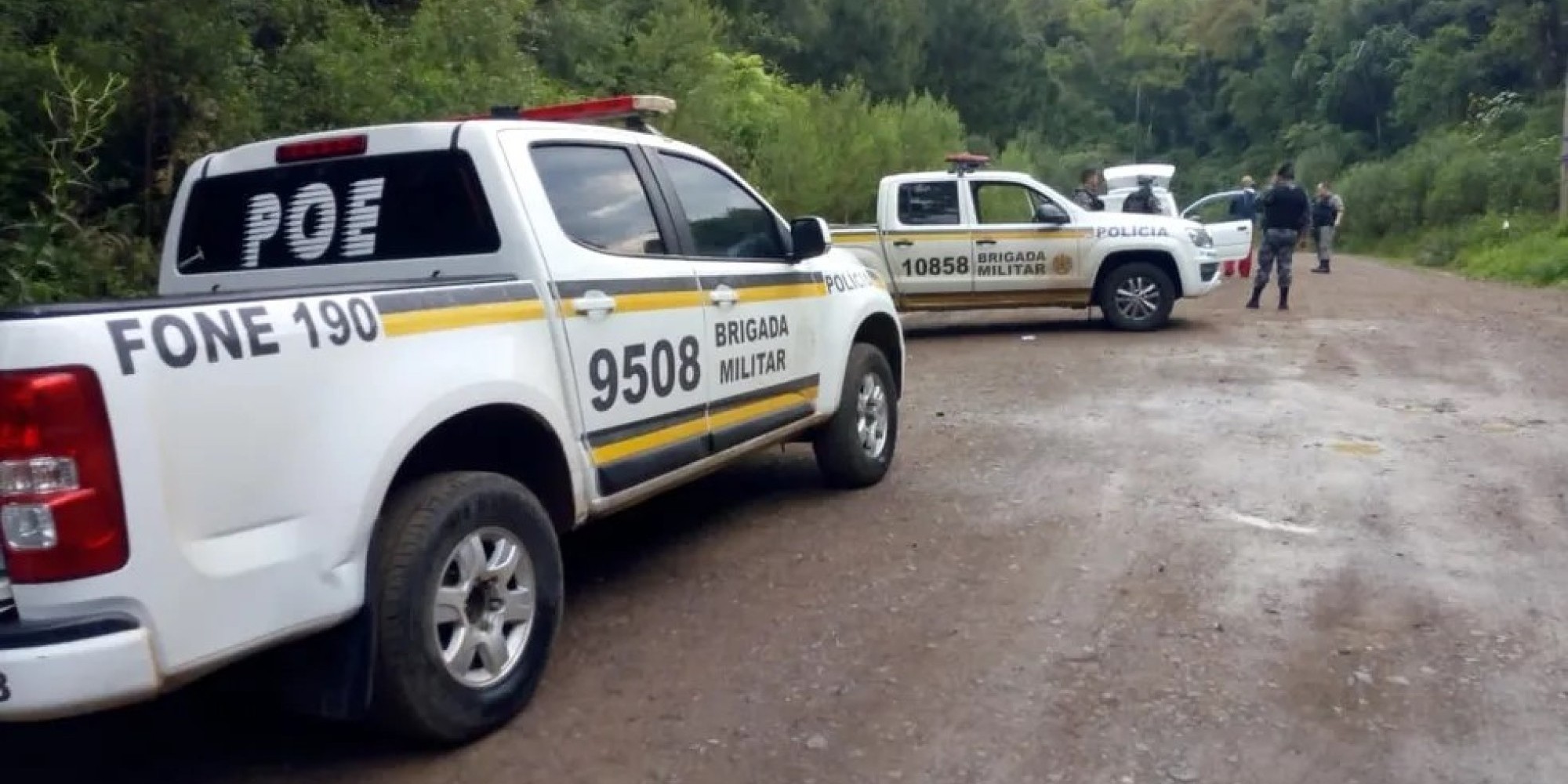 Mulher é morta a tiros por grupo armado que disparou mais de 100 tiros