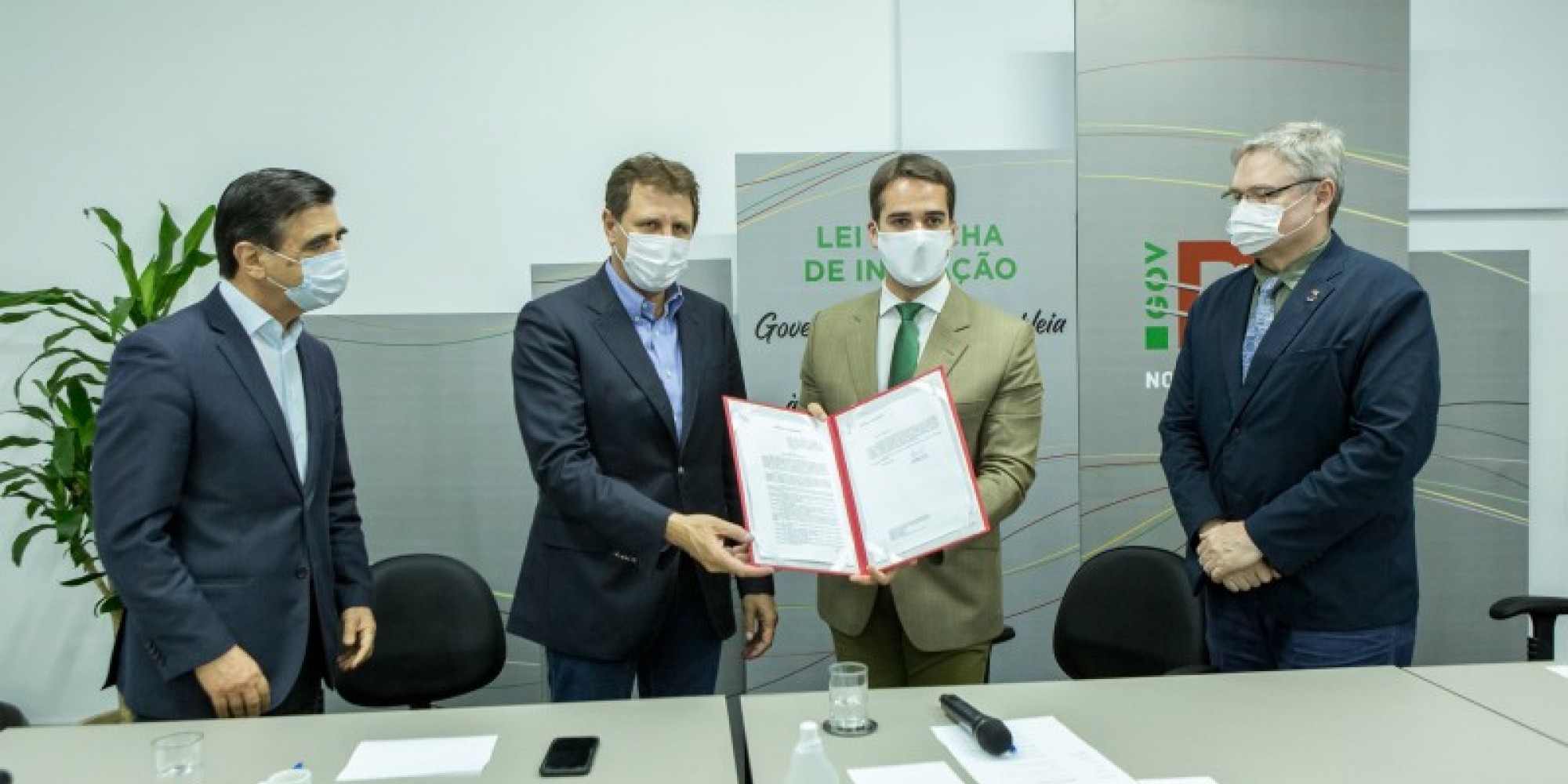 Otomar, Polo, Leite e Lamb participaram do evento para protocolar a Lei Gaúcha de Inovação