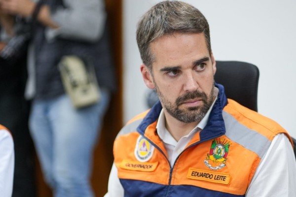 Eduardo Leite deve estar em Encantado nesta segunda para a entrega de 30 casas