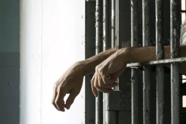 Homem é condenado e preso pelo estupro de enteadas