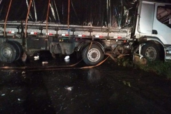 Acidente com dois caminhões causa uma morte em Muçum