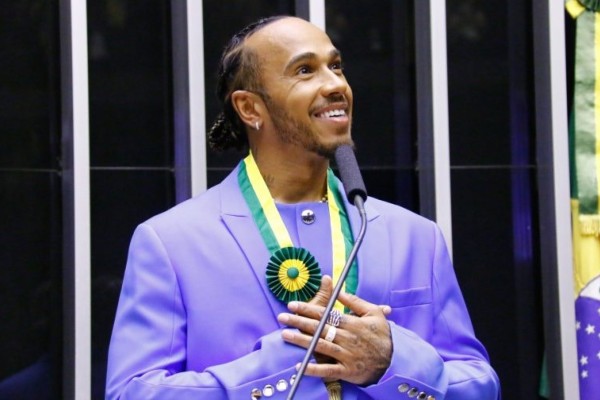 Câmara concede título de cidadão honorário a Lewis Hamilton