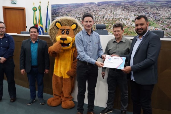 Rede de Farmácias São João recebe diploma Amigo da Criança