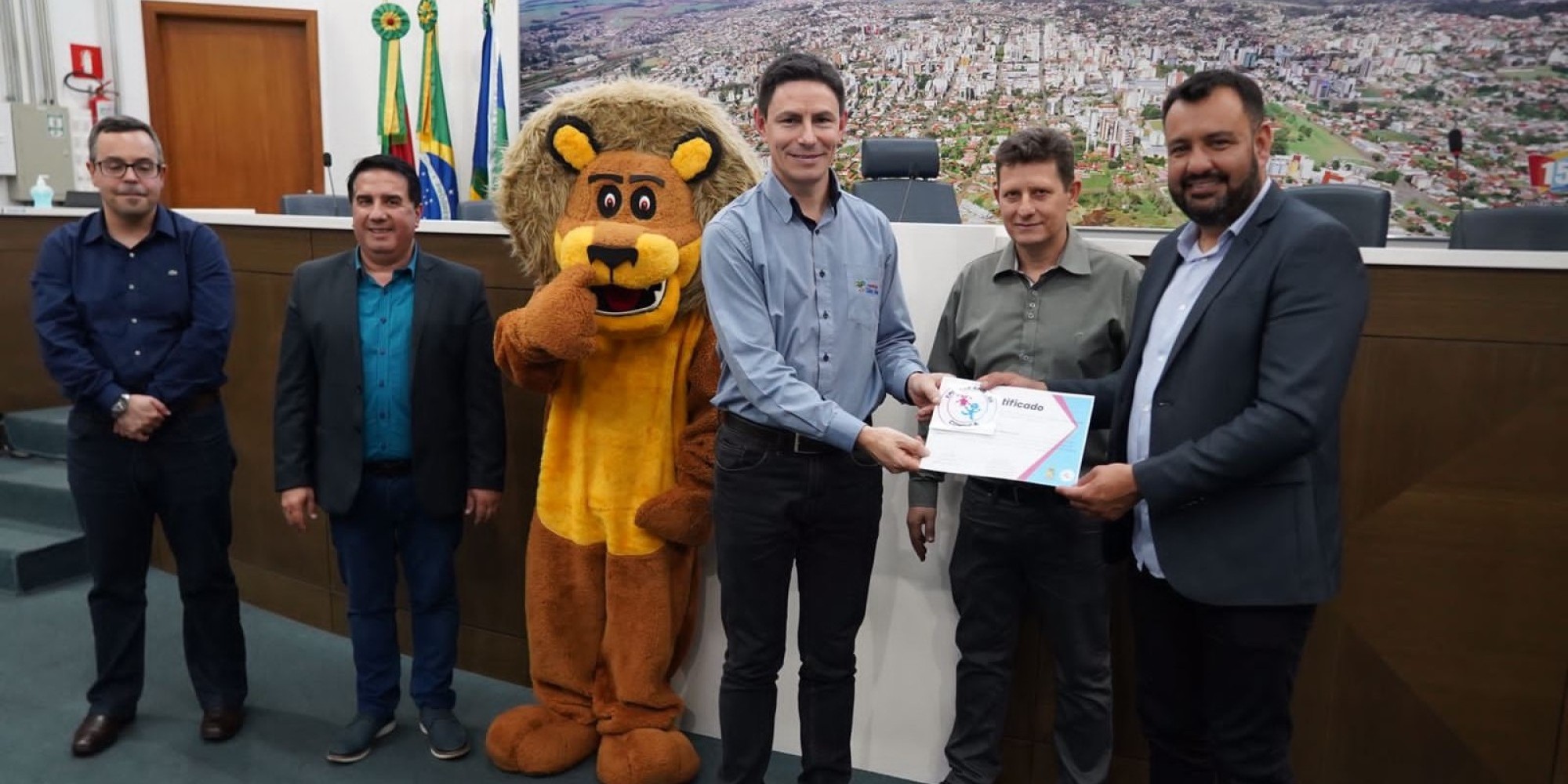 Rede de Farmácias São João recebe diploma Amigo da Criança