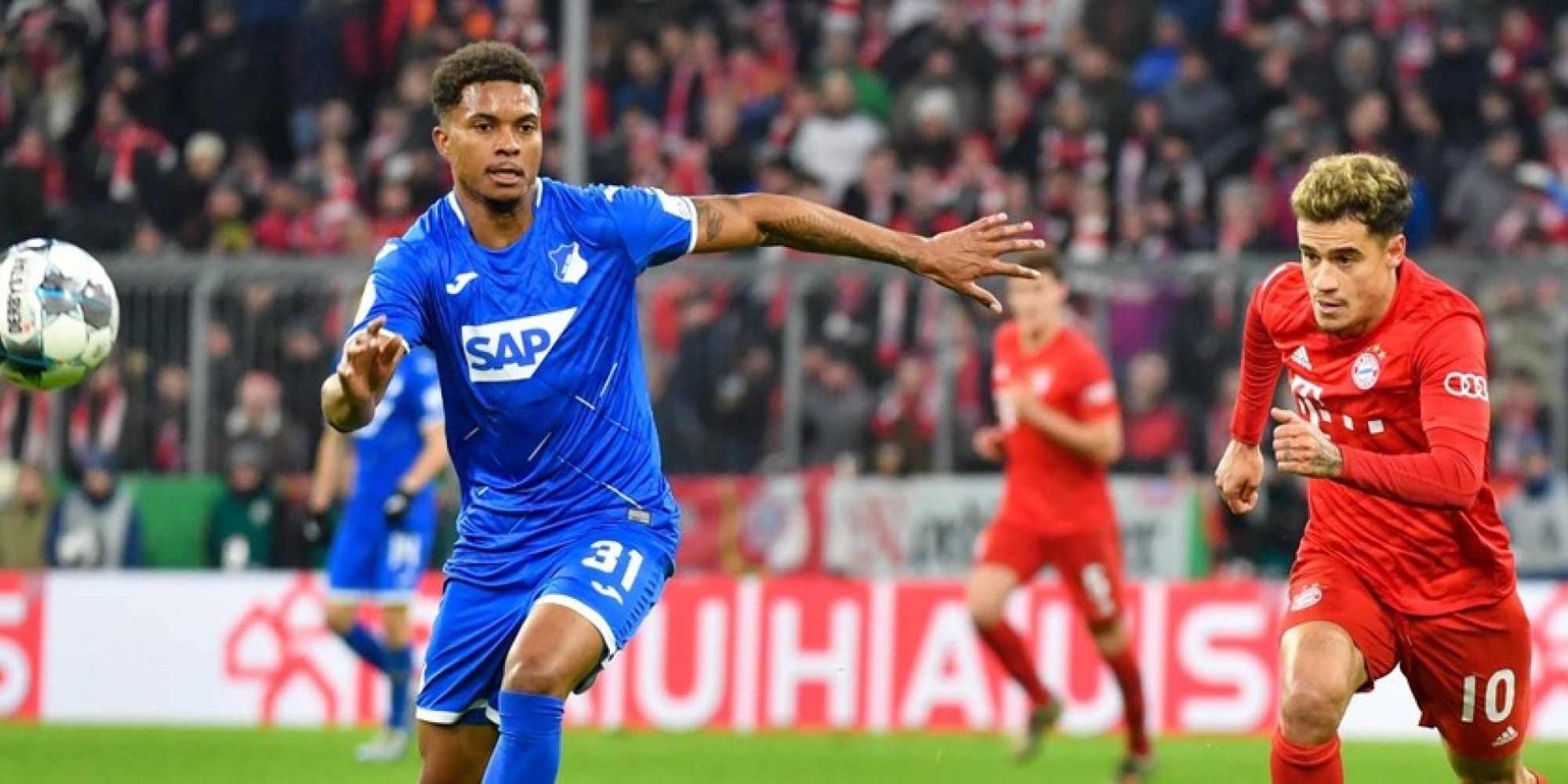 Lucas (de azul) tem 21 anos Lucas (de azul) tem 21 anos