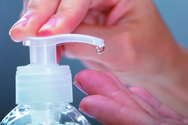  Qualquer pessoa ou empresa pode doar, em todo o país, materiais como luvas, máscaras, termômetros e álcool em gel