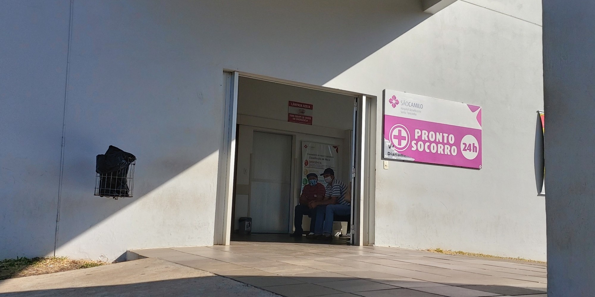 Duas pessoas seguem internadas no HBST Duas pessoas seguem internadas no HBST