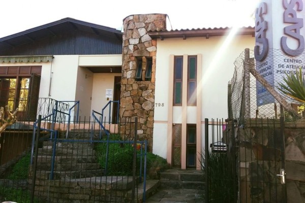 Caps está localizado na rua sete irmãos, nº 798, centro de Encantado