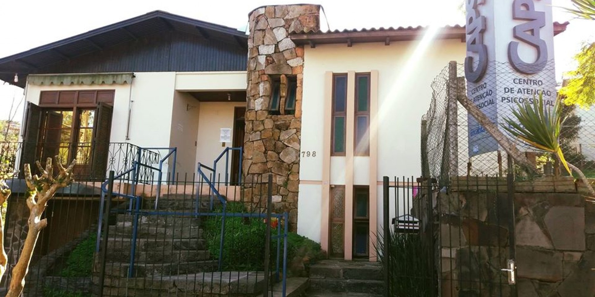 Caps está localizado na rua sete irmãos, nº 798, centro de Encantado