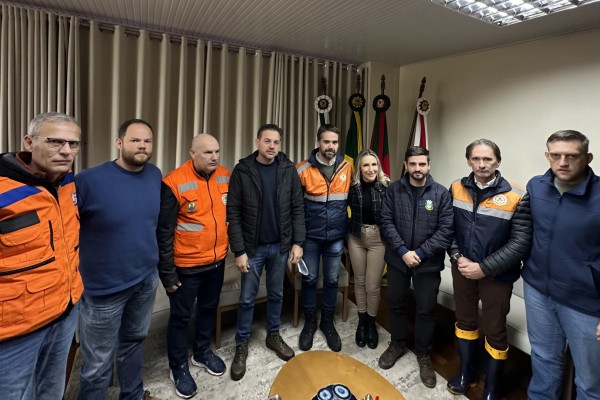 Prefeito de Encantado entrega demandas ao Governo do Estado