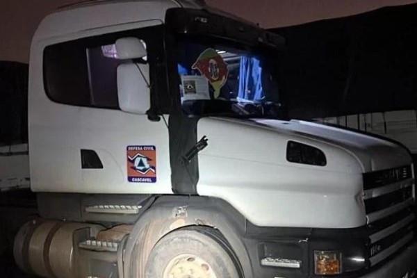 Mais de 50 quilos de cocaína são encontrados no estepe de caminhão com donativos para o RS
