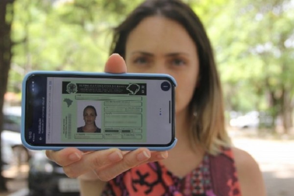Condutores que optaram por utilizar CNH no formato digital representam cerca de 20% do total 