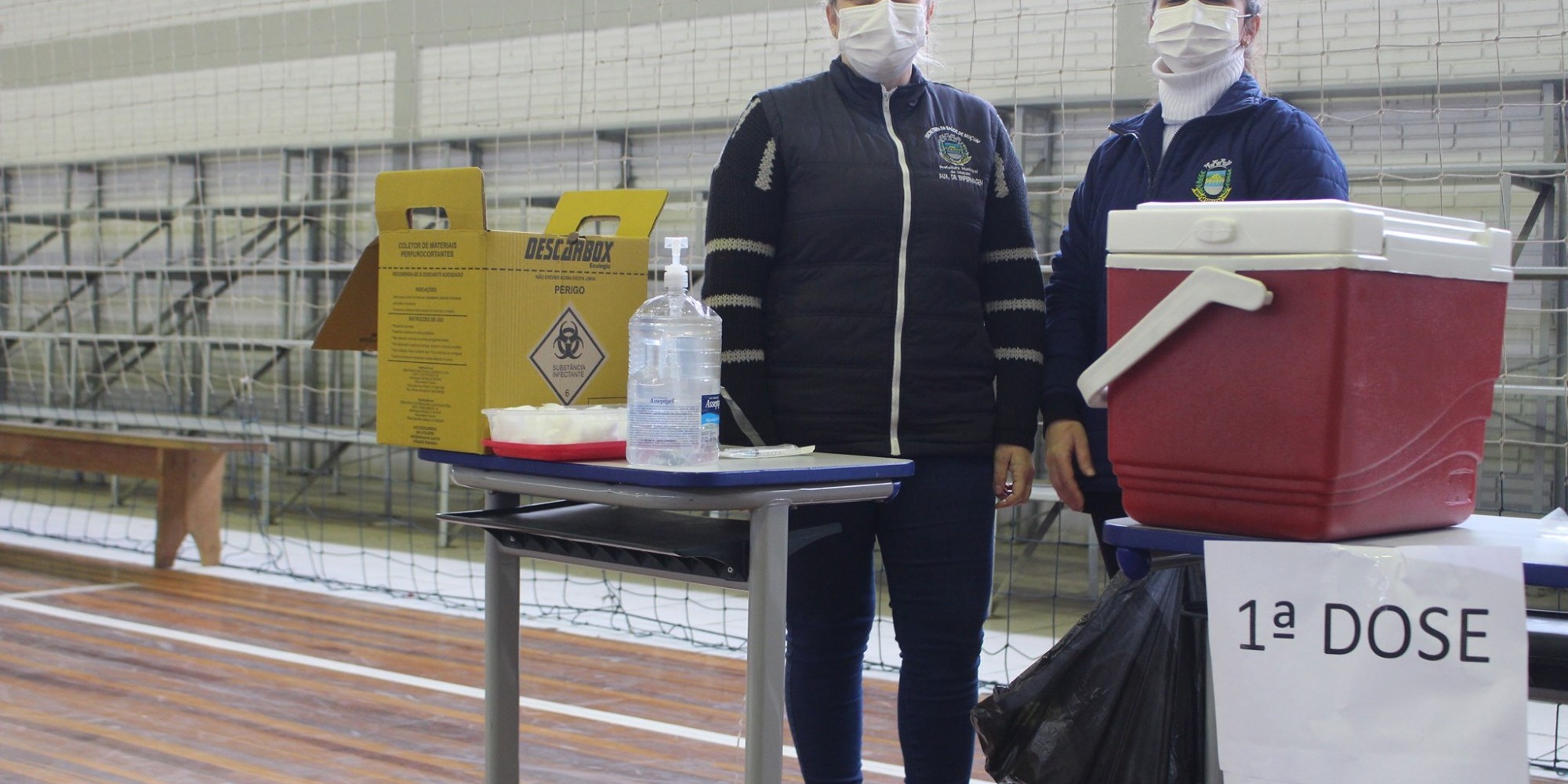 Vacinação ocorreu no Ginásio de Esportes neste sábado 