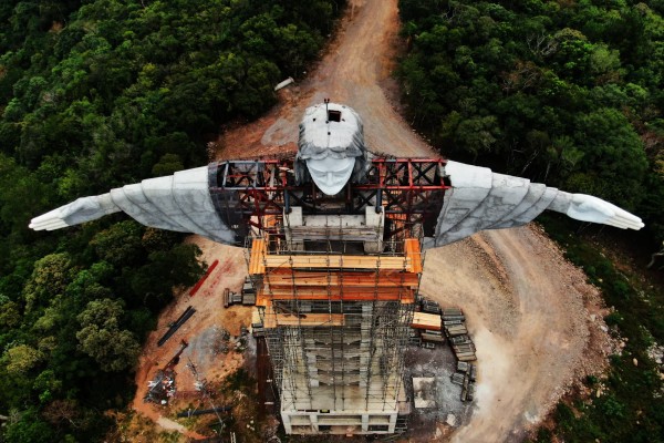 Previsão é que estátua esteja concluída até dezembro  