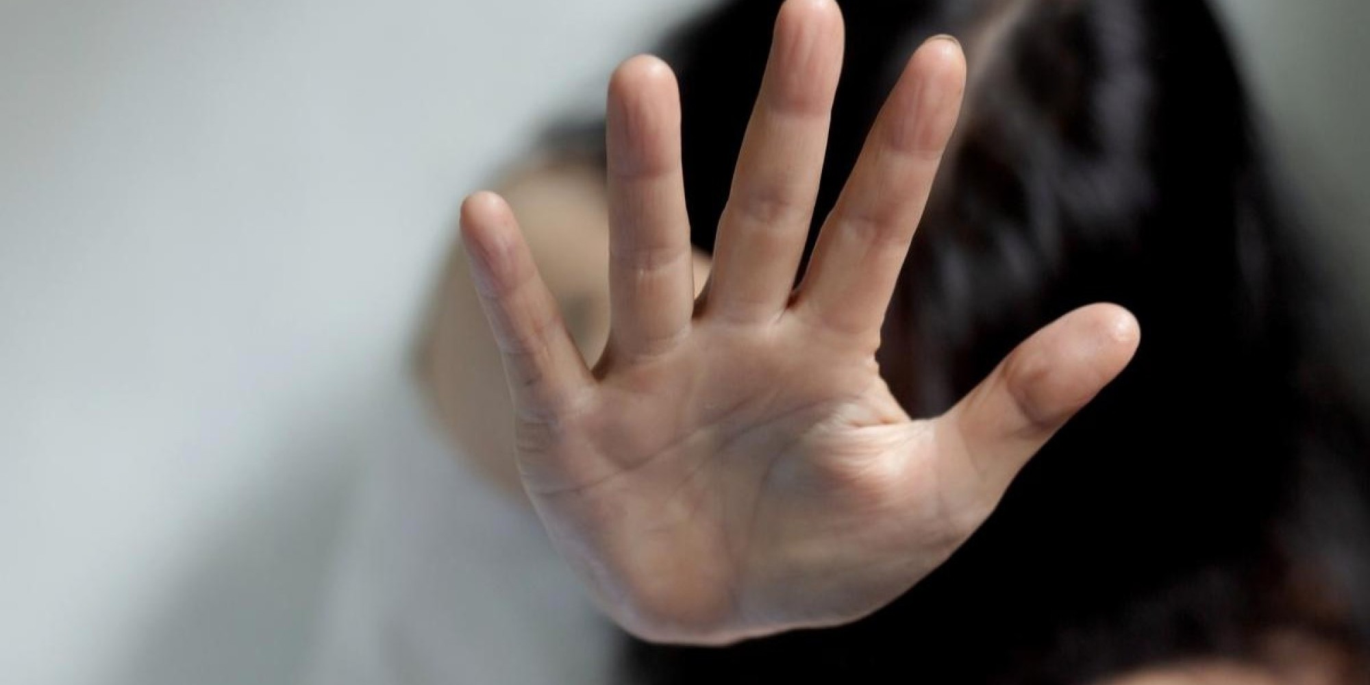 Menor é encaminhado para abrigo após ser agredido pela mãe