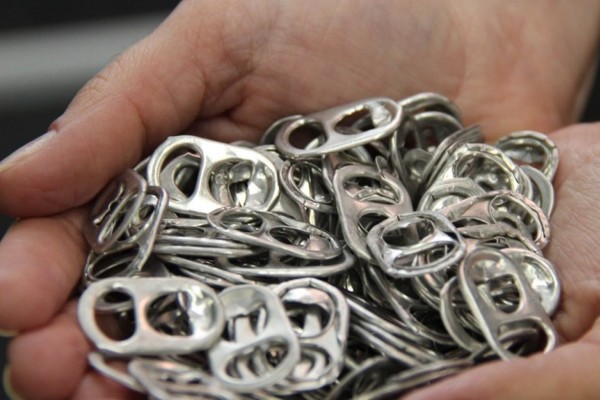 Não é mito: lacres das latas de alumínio "viram" mesmo cadeiras de rodas