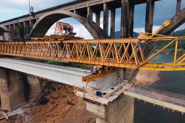 Reconstrução da Ponte Brochado da Rocha avança com a instalação das vigas