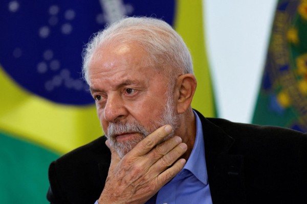 Lula sofre acidente doméstico e cancela viagem para a Rússia