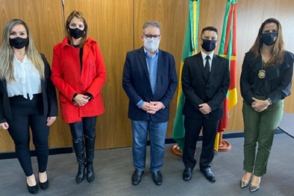 Ranolfo foi convidado para ser paraninfo por dois alunos acompanhados da chefe da Polícia Civil e da diretora da Acadepol