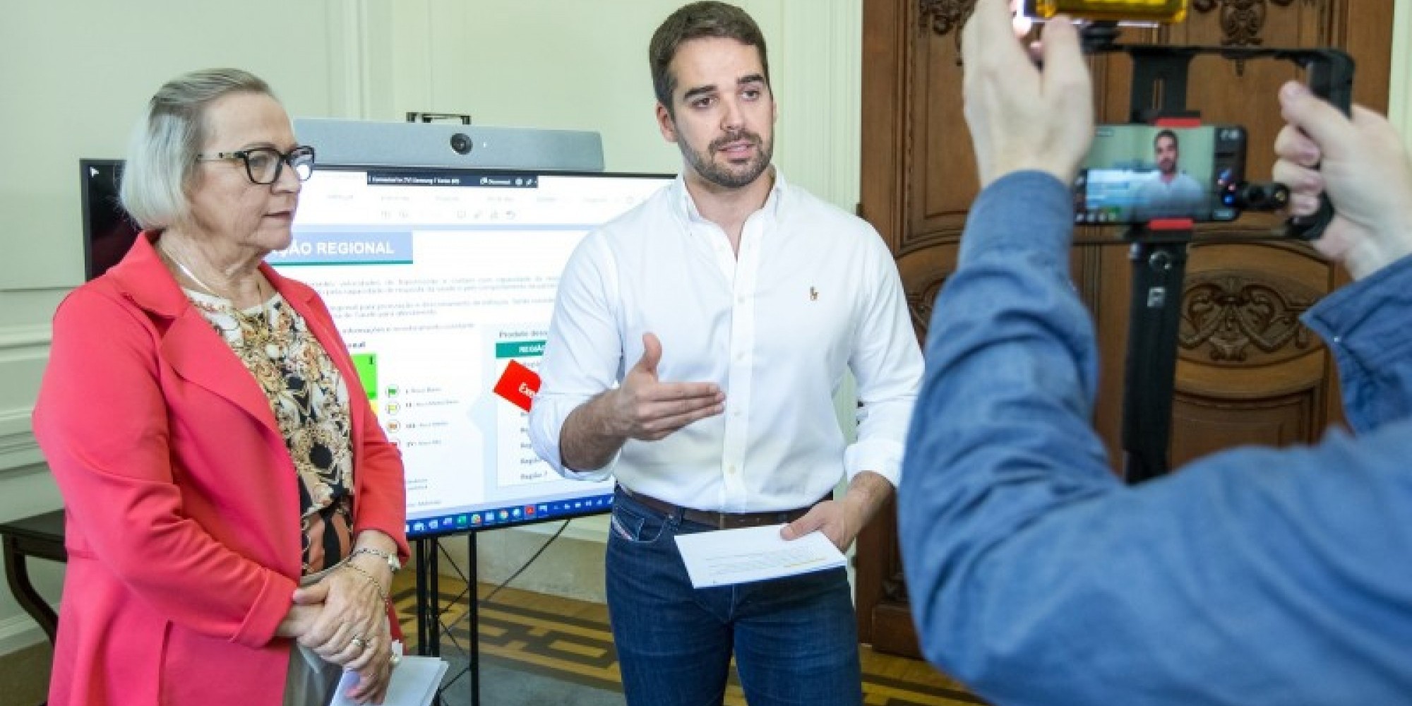 A secretária Arita Bergmann e o governador atualizaram, durante transmissão ao vivo, os dados sobre a Covid-19 no Estado