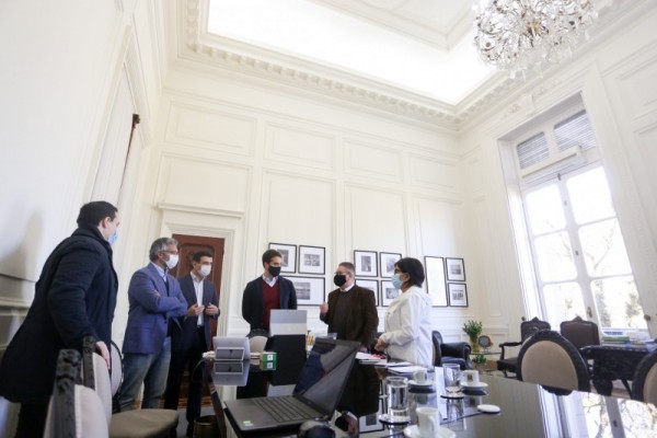  Após reunião com a equipe, Leite formalizou pedido em ofício entregue ao líder do governo, deputado Frederico Antunes 